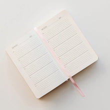 Load image into Gallery viewer, Leather Journal - Mom&#39;s One Line A Day
