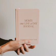 Load image into Gallery viewer, Leather Journal - Mom&#39;s One Line A Day
